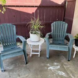 2 Lawn Chairs & 2 Side Tables