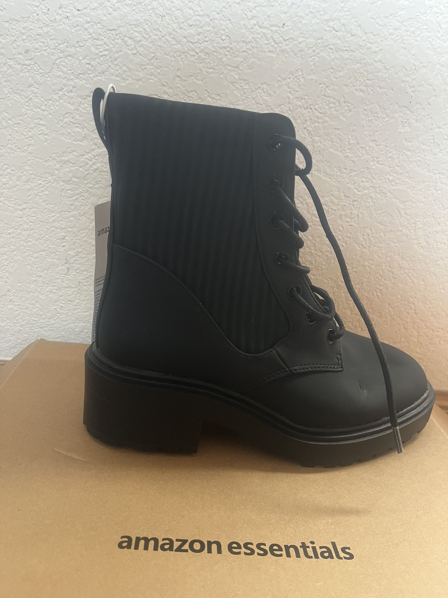 Amazon Essentials Women's Rubberized Combat Boot with Chunky Outsole