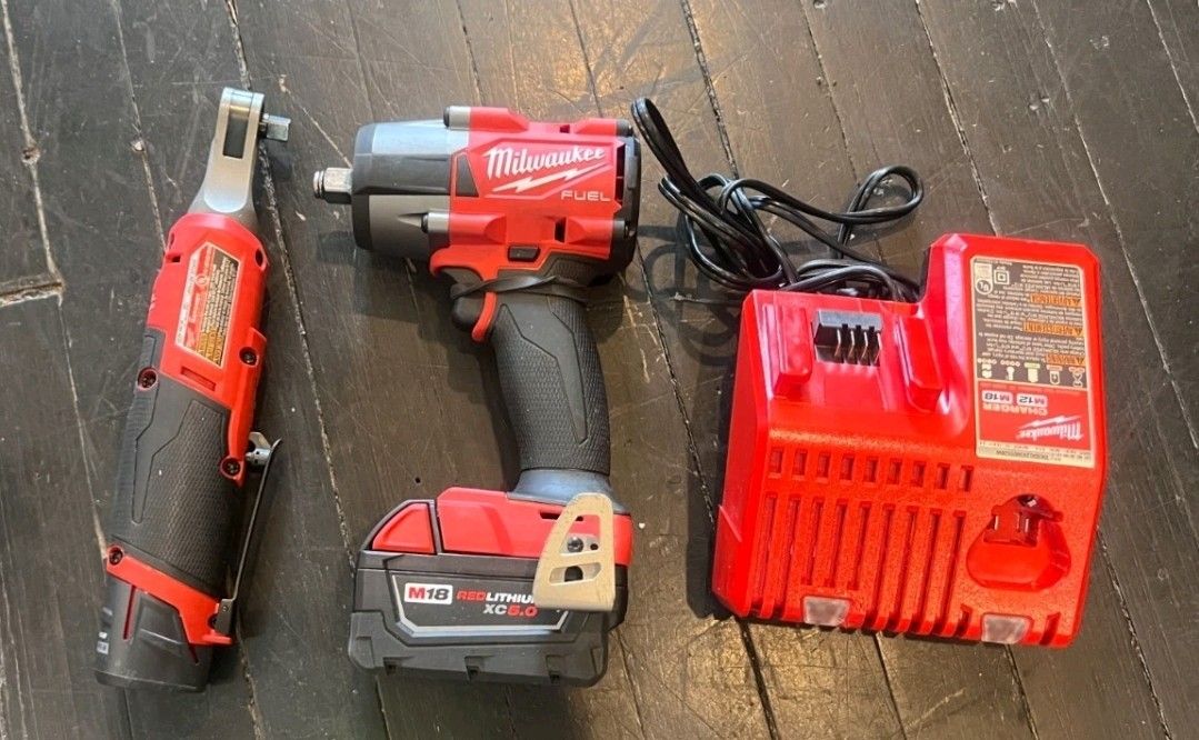 Milwaukee 3890-22 M18 & M12 FUEL 2-Tool Combo Kit For Parts Incomplete