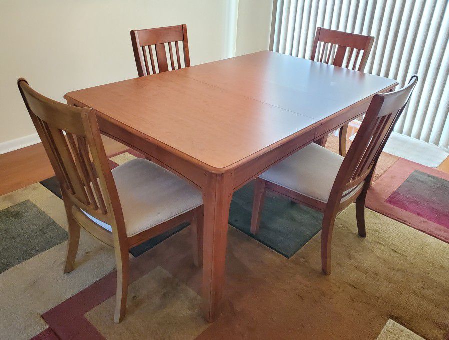 Cherry Dining Room Table with (4) Chairs