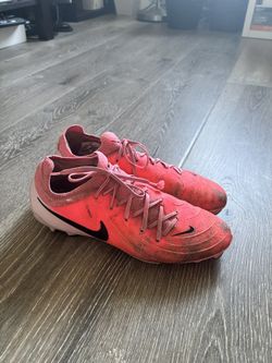 Nike Phantom 7.5 Men’s / 9 Women’s soccer Cleats