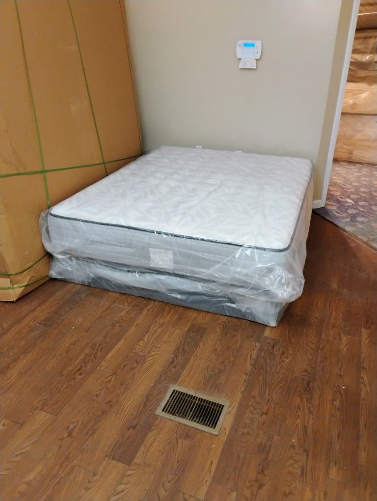 Queen Size Mattress And Box Spring 