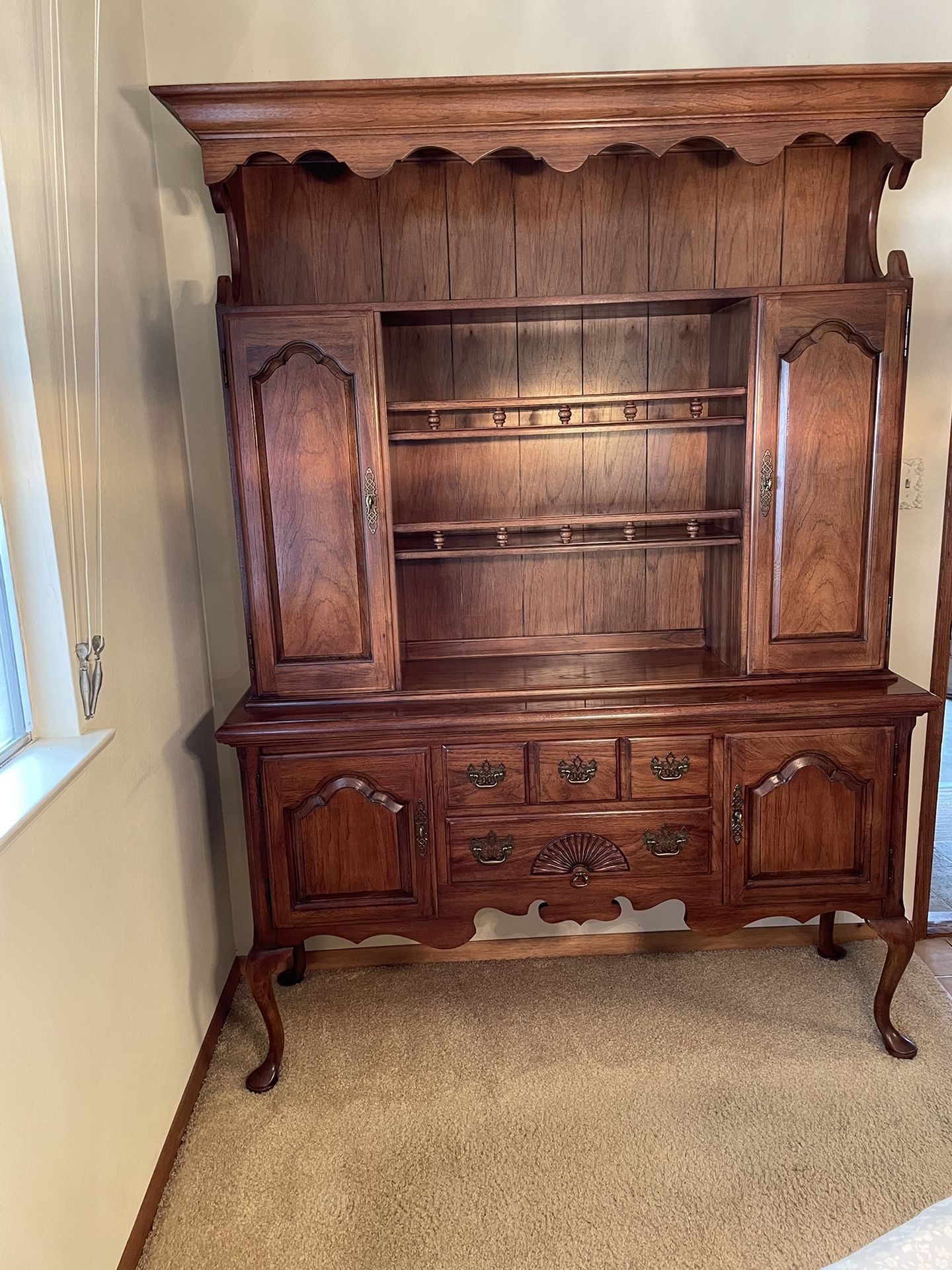 Thomasville China Cabinet Hutch