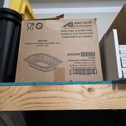 Case of food containers 