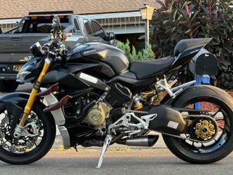 2022 Ducati Streetfighter V4S