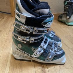 23.5 (6.5) Salomon Ski Boots