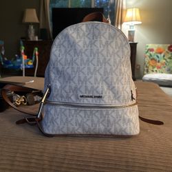 MICHAEL KORS Backpack In white with camel leather Trim