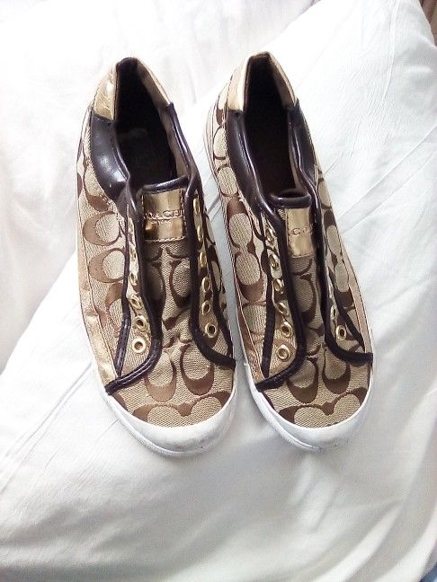 Coach Flats Slip ONS. $30