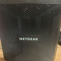 NETGEAR Nighthawk C7000 AC1900 DOCSIS 3.0 Cable Modem Router – Used, Excellent Condition