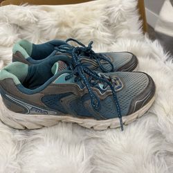 Women’s Fila size 9