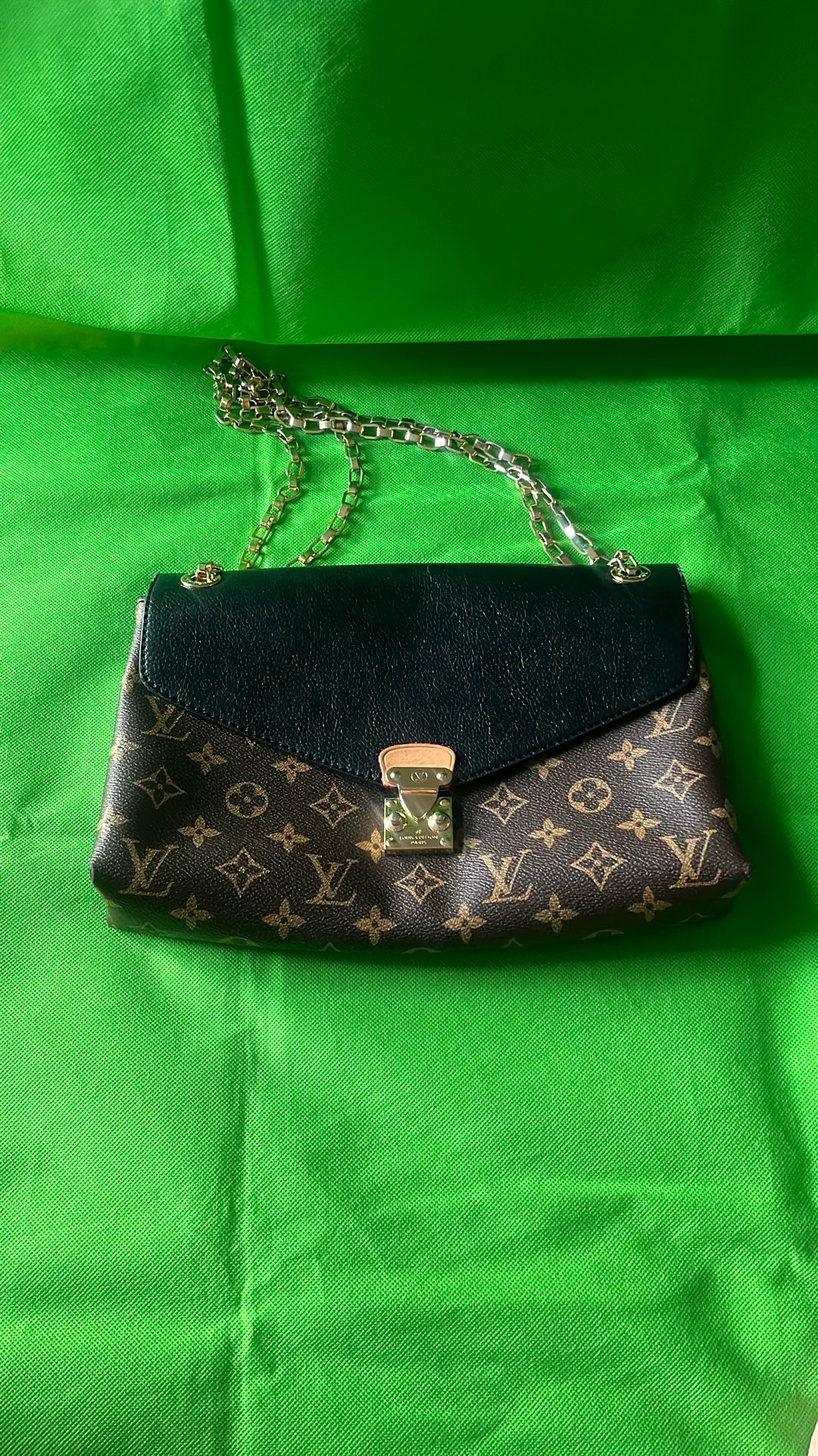 LV LOUIS VUITTON Monogram Pallas Chain Black