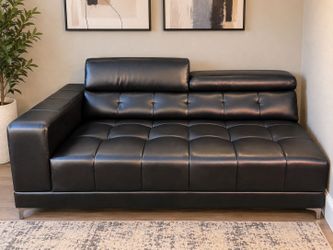 Modern Black Sectional Sofa / Oversized Chaise Lounge – One Armrest