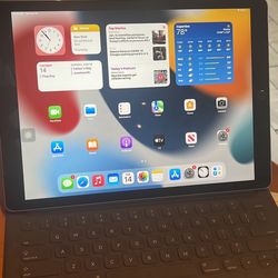 iPad Pro 2 - 12.9- 256gb with Integrated magnetic keyboard and cover