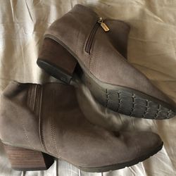 Nubuck suede ankle weatherproof boots from Blondo, size 10m