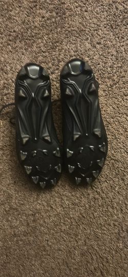 the New Balance Fortress Mid Football Cleats in black