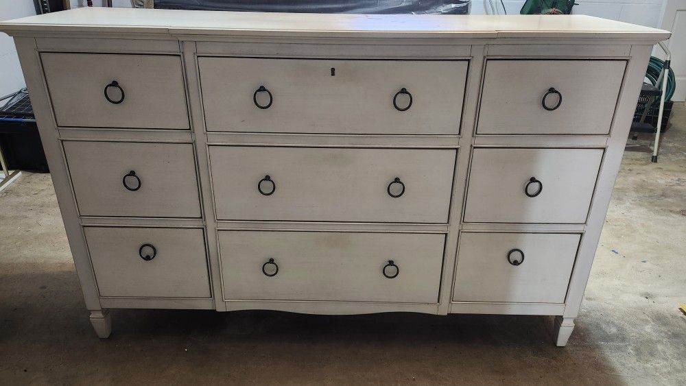 White 9-drawer Solid Dresser