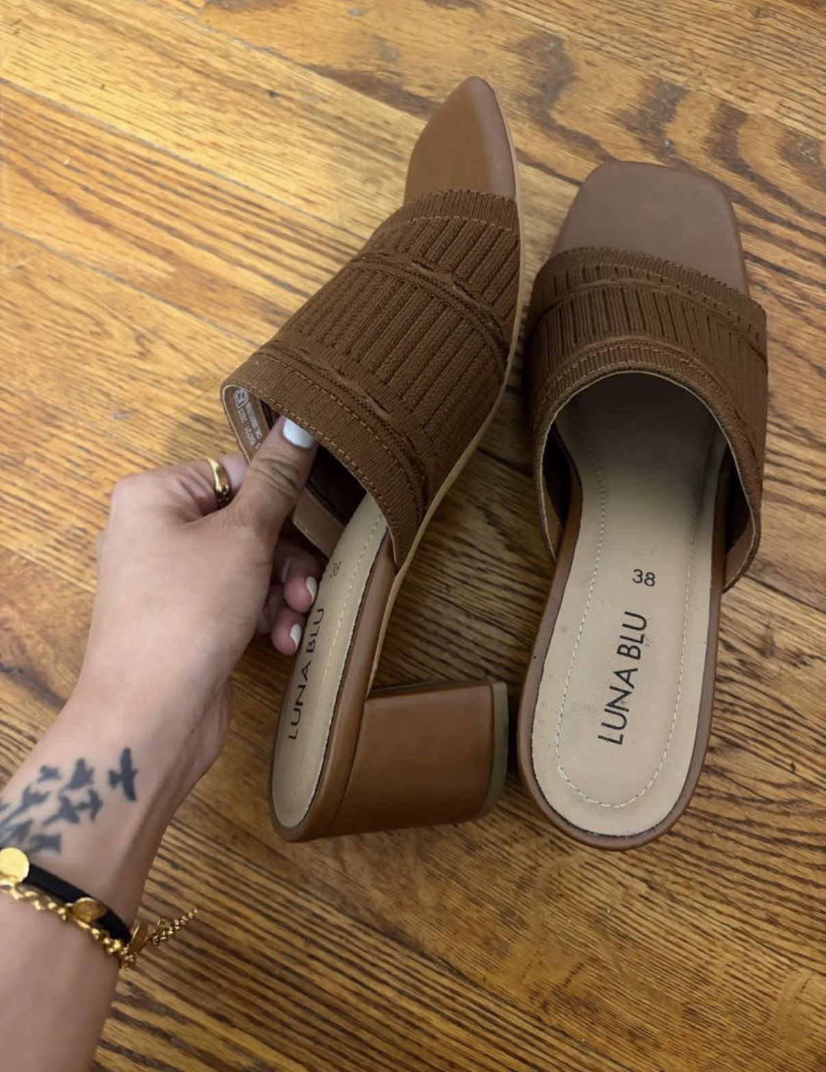 Brown Heels barely worn (US 6)
