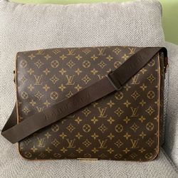 Louis Vuitton Abbesses Messenger Bag Monogram Canvas