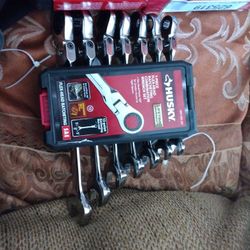 Husky 7 Piece Flex Head Ratcheting Combination Wrench Set  Sae