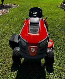 Husqvarna YTH 1846 riding lawn mower 46 inch cut