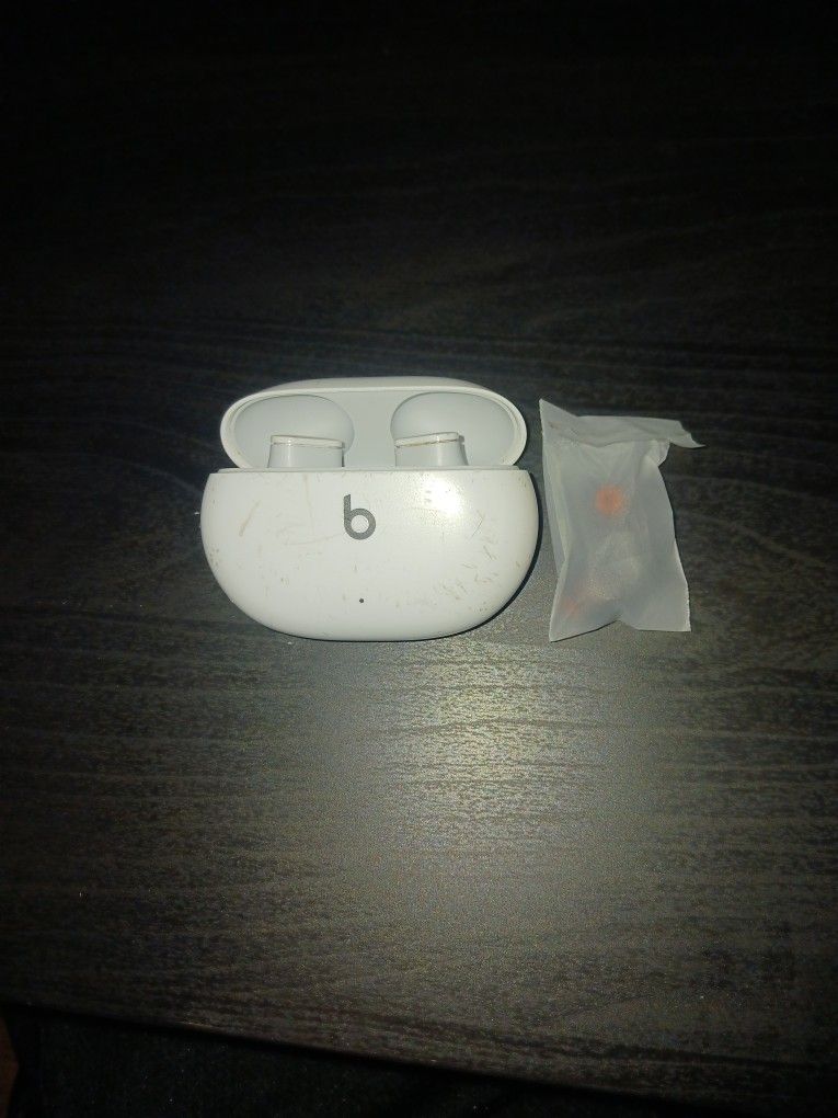 Beats Studio Buds