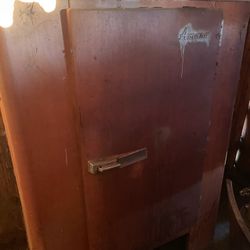 Vintage Fridge Turned Into Dry Storage