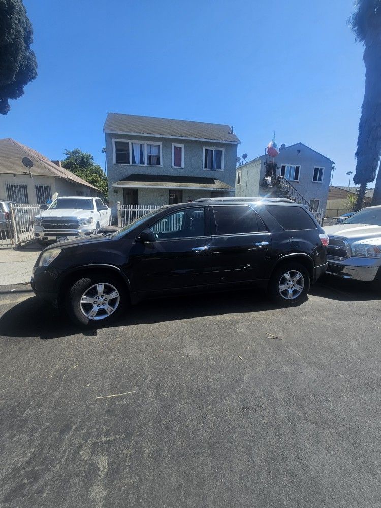 Black GMC Arcadia. 2011