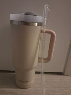 MEDA tumbler with Lid and Straw 40oz New  Stainless steal,  light Rose in color