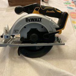 DEWALT 20V MAX 6-1/2 in. Cordless Brushless Circular Saw