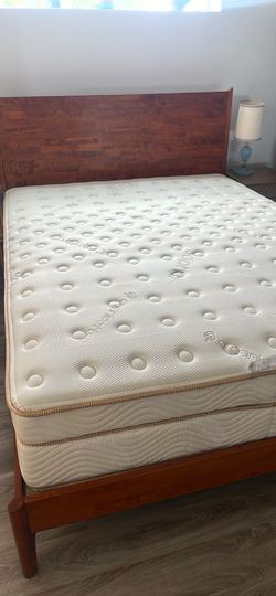 Queen Firm Saatva Mattress 14.5”