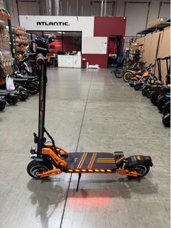 Dual-motor high-speed electric scooter