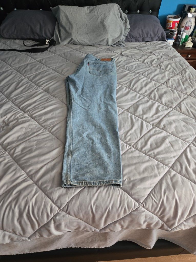 Mens Levi 550 JEANS SIZE 40 Waist 32 Lenth