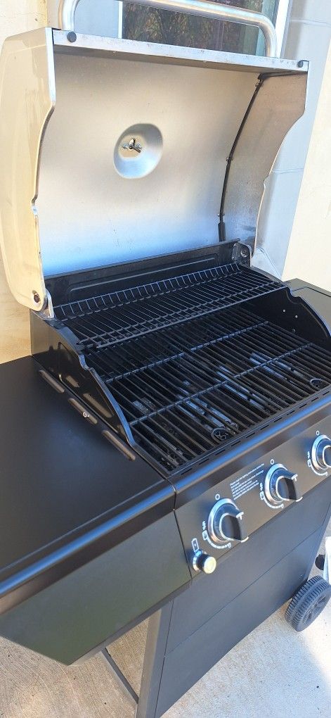 Bbq Grill Propane Like New"