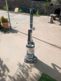 Good shark vacuum  in clean good working condition  filters are clean
