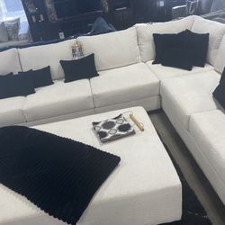 $3899 White 3PCS Sectional🤍🦢