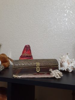 Middle eastern Small wood box and wool place matt