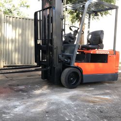 Toyota 3 Wheel Forklift 