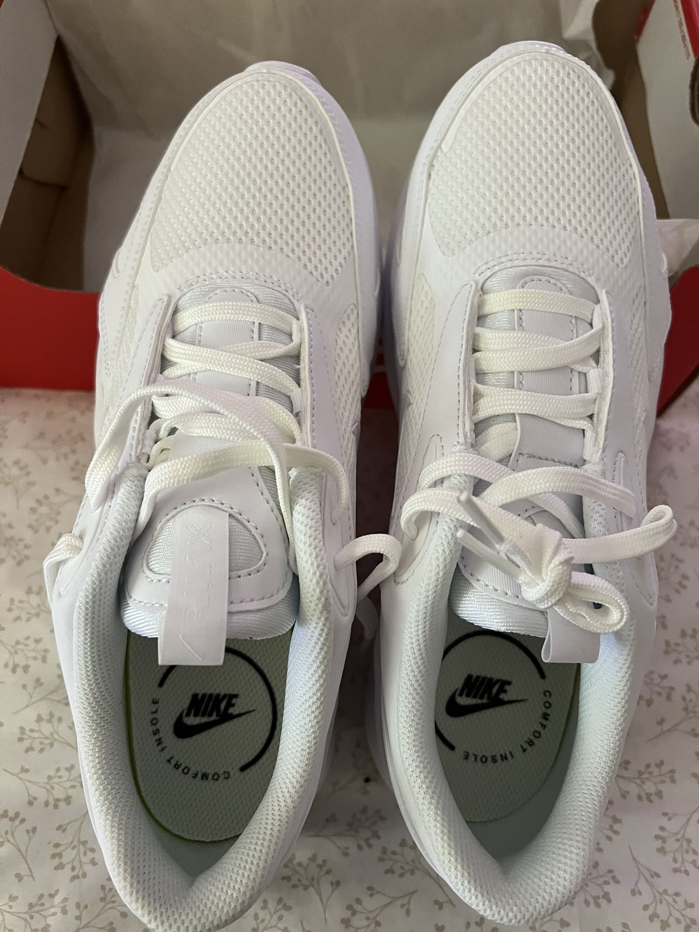 Nike Airmax Bolt Size 10 Womans