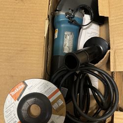 Makita 7.5 Amp Corded 4-1/2” Compact Angle Grinder w/ Grinding Wheel, Wheel Guard & Side Handle - New Open Box