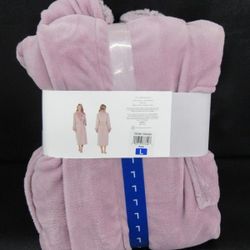 Women’s Plush Wrap Robe W. Pockets. Item No 215 (Shopgoodwill)