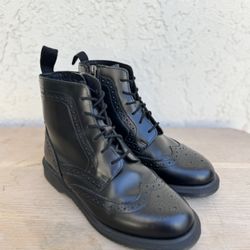 Size 6 Women’s Dr Martens 