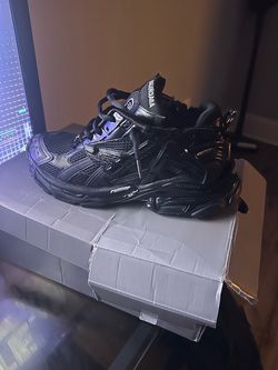 Balenciaga runner black