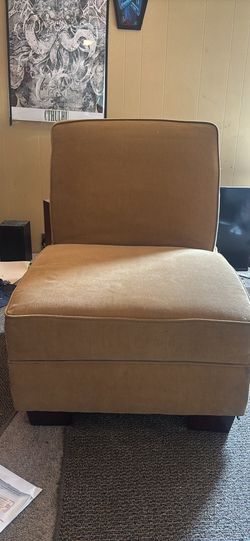 Used tan chair, need gone by the 27th! Willing to negotiate!
