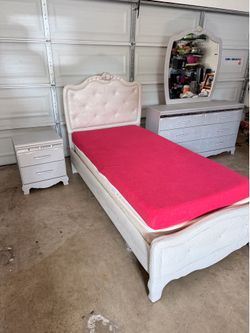 Bedroom set