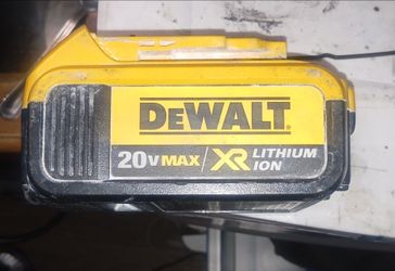 DEWALT DCB204 20V MAX Lithium-Ion battery pack.