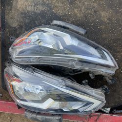 2017 Nissan Sentra left and right Headlights 