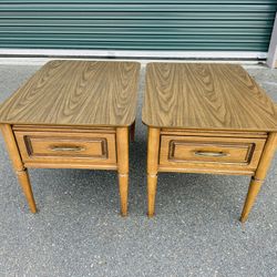 Beautiful Pair of Mid-Century Modern Walnut Nightstands End Tables