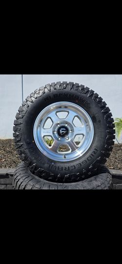 17" FUEL wheels/ rims 32" Ridgecrawler RT tires