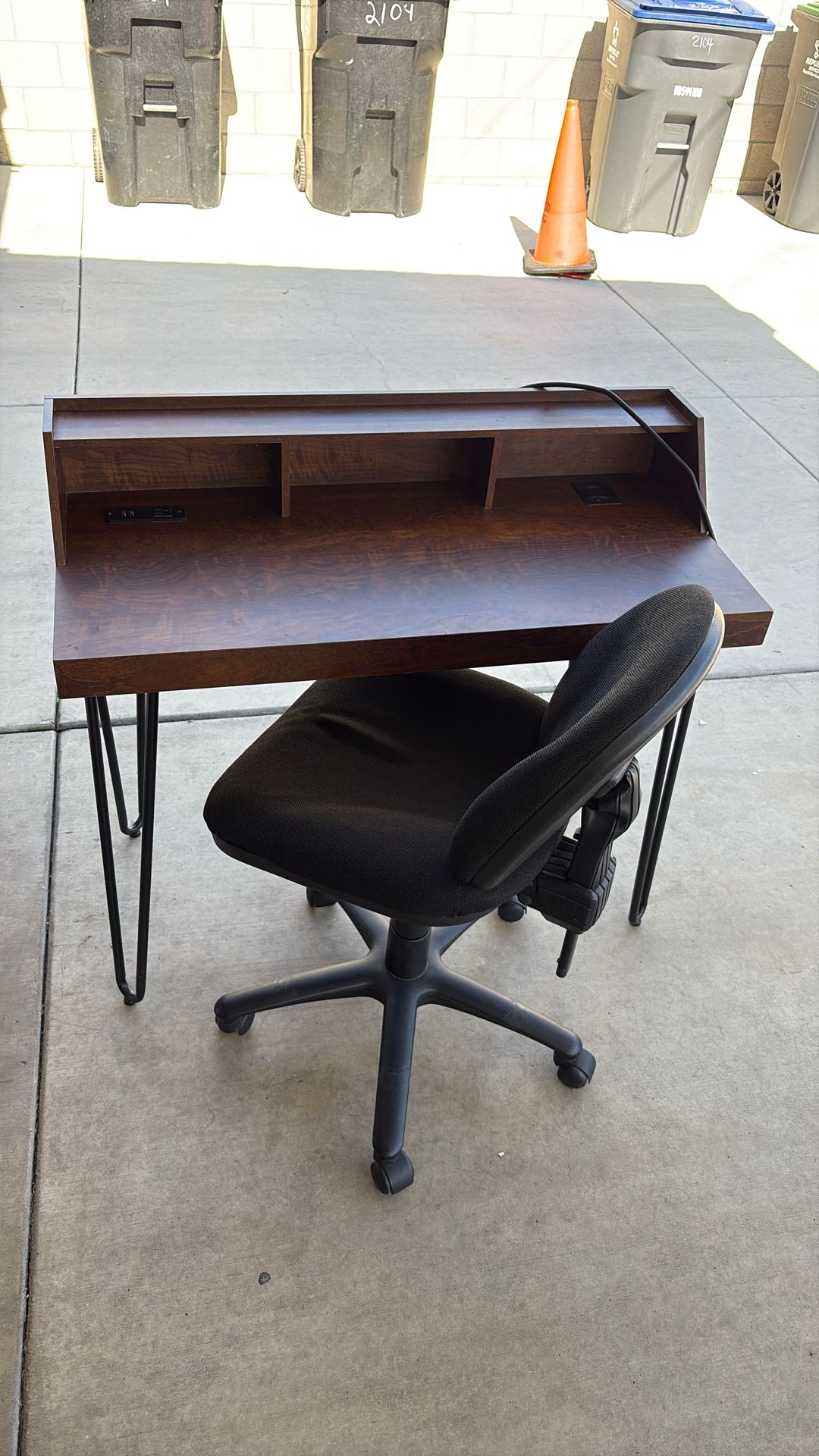 Desk &Office Chair (39x35)