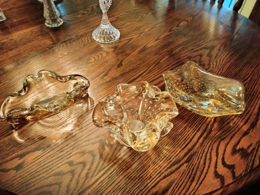 Three Piece Set Of Yellow Crystal The Ones With The Bubbles In Them Perfect All Three Of Them For $100